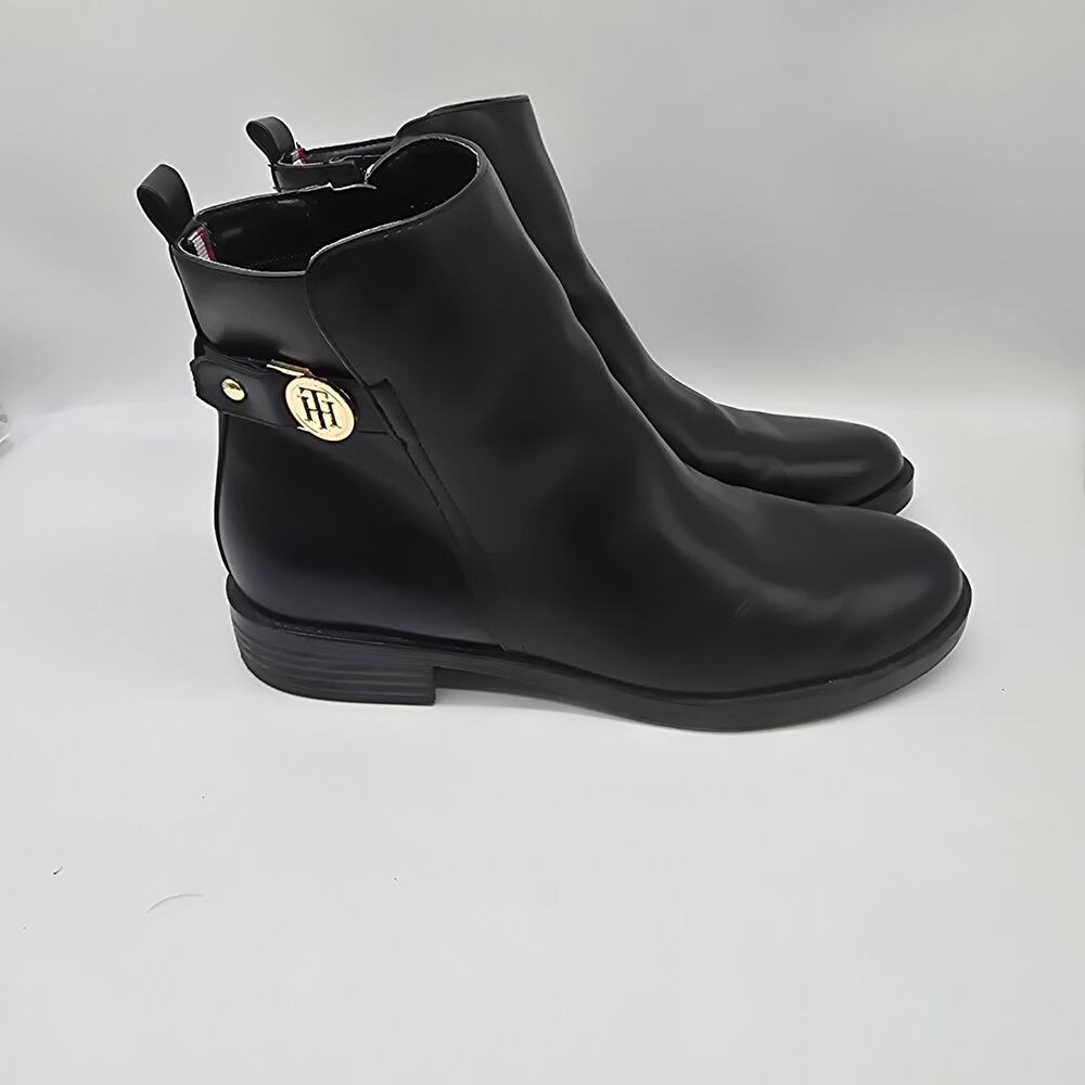 Tommy Hilfiger Side Zip Rezin2 Vegan Leather Ankle Moto Boots  Black Size 8 Logo